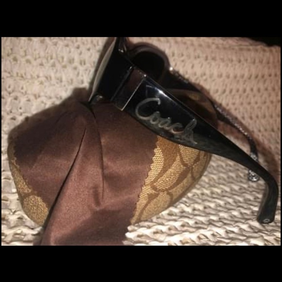 Coach sunglasses with Coach script written on side - Picture 2 of 4